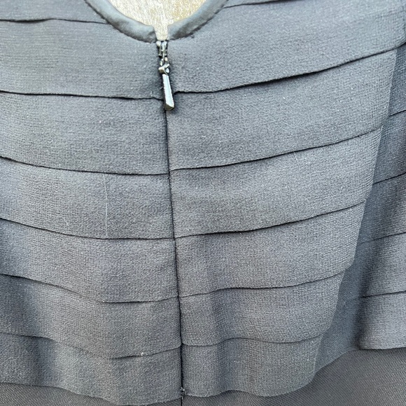 Jones New York “little black dress”, sleeveless v-neck, silk bodice, Size 12 - Picture 6 of 9